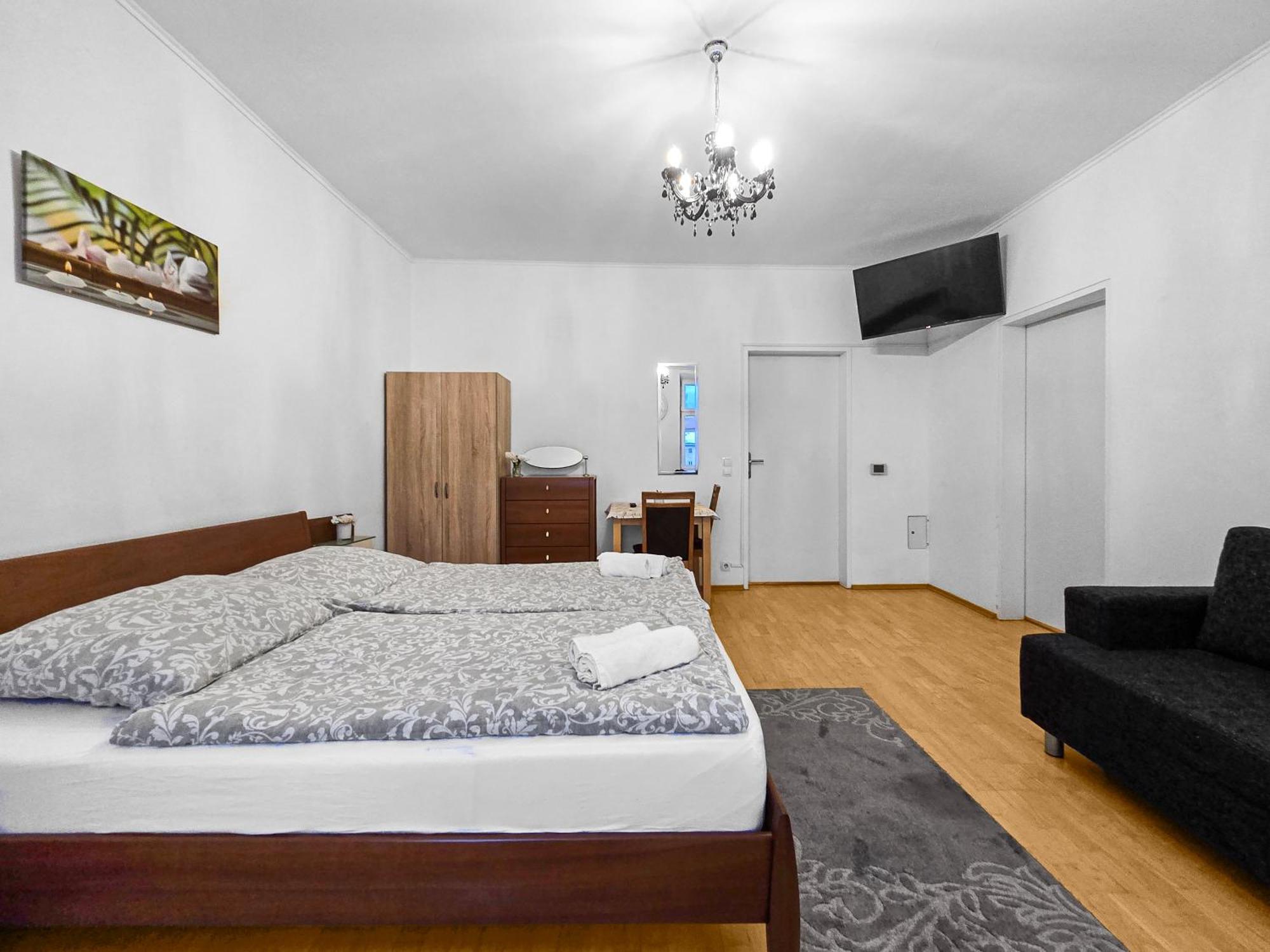 Spacious Three-bedroom, Three King-size Beds * Wiedeń