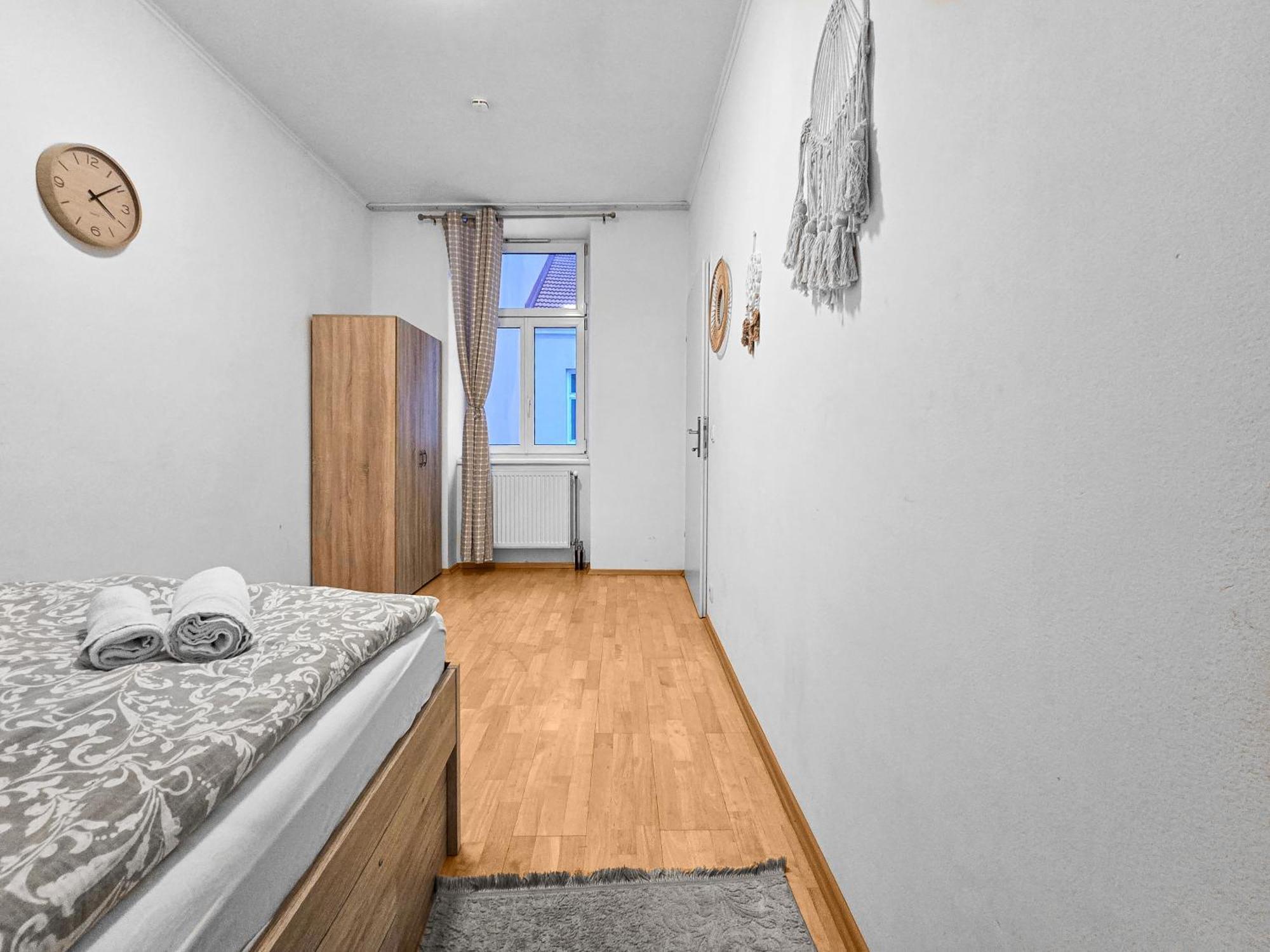 Spacious Three-bedroom, Three King-size Beds Wiedeń